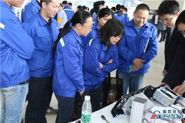 走進(jìn)濰柴汽車(chē)新技術(shù)展示交流會(huì)圓滿(mǎn)舉行